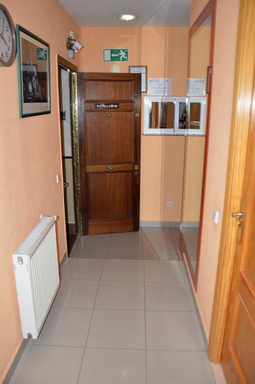 Pension Navarra Madrid Exterior photo