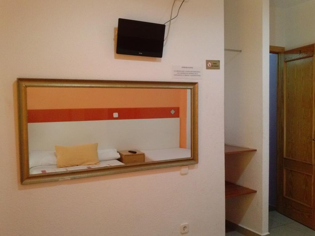 Pension Navarra Madrid Room photo